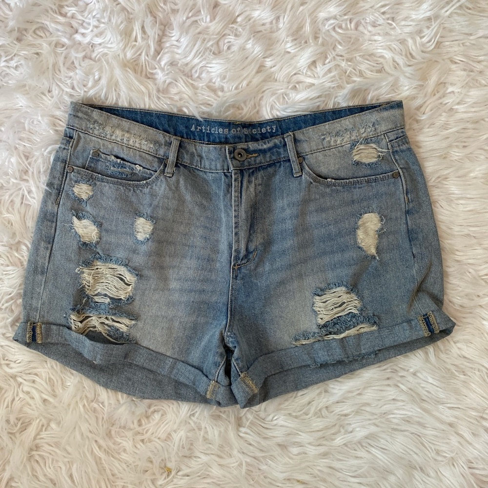 High waist light wash shorts